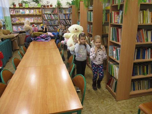 Grafika #7: Święto Misia w bibliotece