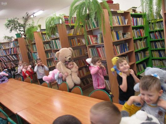 Grafika #6: Święto Misia w bibliotece