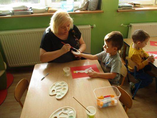  Grafika #14: Przedszkolaki przygotowują się do Święta Niepodległości