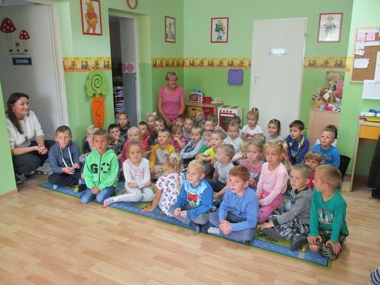 Grafika #4: Policjanci i Pan Mrówka w przedszkolu