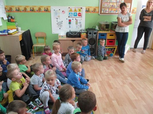 Grafika #3: Policjanci i Pan Mrówka w przedszkolu