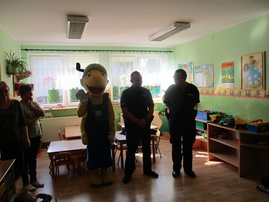  Grafika #7: Policjanci i Pan Mrówka w przedszkolu