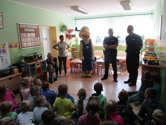 Grafika #9: Policjanci i Pan Mrówka w przedszkolu