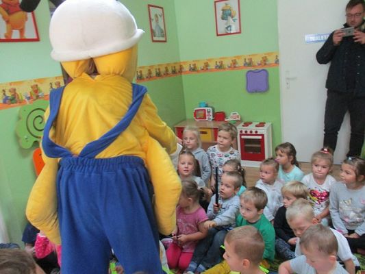 Grafika #10: Policjanci i Pan Mrówka w przedszkolu