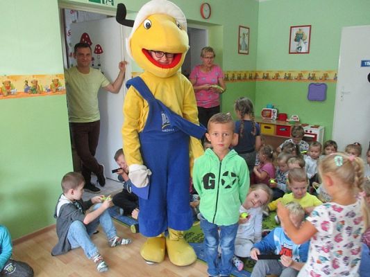 Grafika #12: Policjanci i Pan Mrówka w przedszkolu