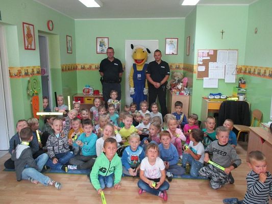 Grafika #15: Policjanci i Pan Mrówka w przedszkolu