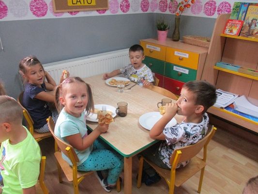 Grafika #1: Pierwsze dni w przedszkolu