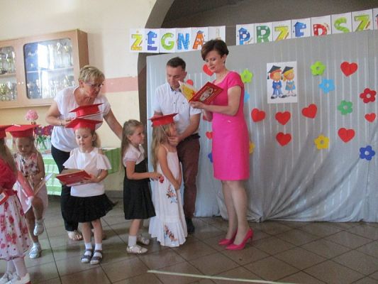 Grafika #104: Uroczyste pożegnanie Starszaków