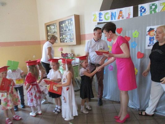 Grafika #84: Uroczyste pożegnanie Starszaków