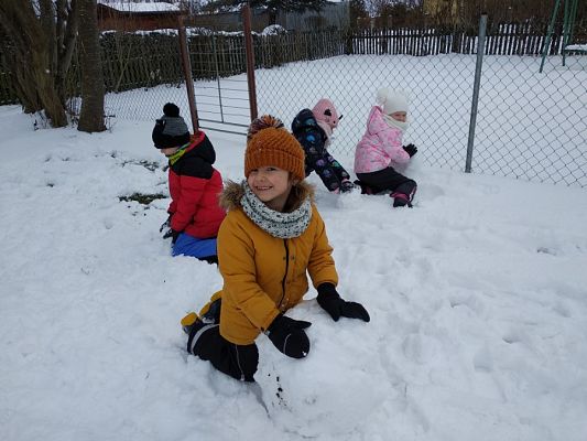  Grafika #2: ZABAWA NA ŚNIEGU