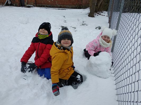  Grafika #3: ZABAWA NA ŚNIEGU