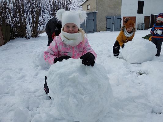  Grafika #5: ZABAWA NA ŚNIEGU