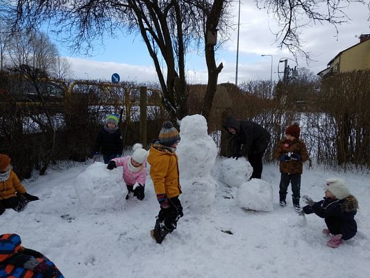  Grafika #6: ZABAWA NA ŚNIEGU