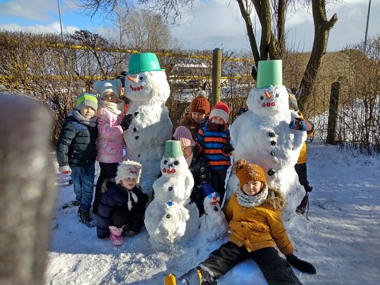  Grafika #0: ZABAWA NA ŚNIEGU