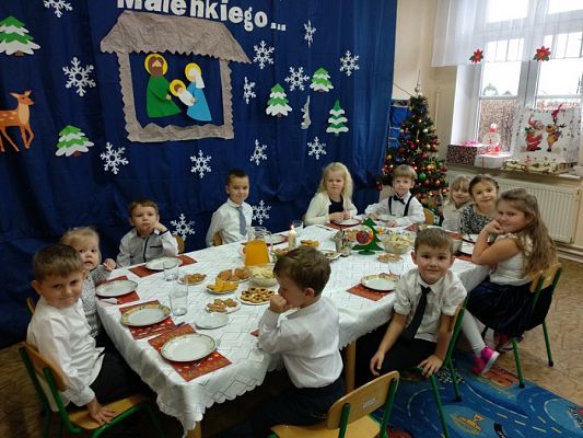  Grafika #3: PRZY WIGILIJNYM STOLE