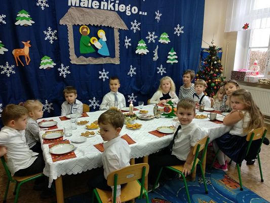  Grafika #4: PRZY WIGILIJNYM STOLE