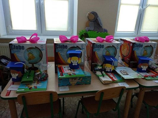  Grafika #1: POŻEGNANIE, JAKŻE INNE OD WSZYSTKICH…