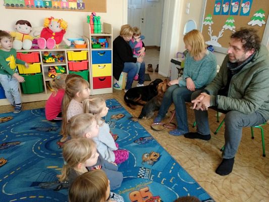  Grafika #1: POMAGAMY