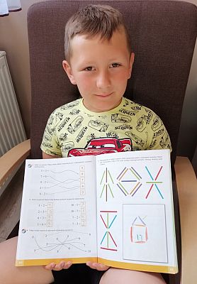  Grafika #18: Dzieci pracują w domu (cz. 9)