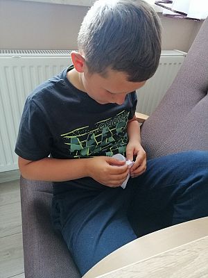  Grafika #1: Dzieci pracują w domu (cz. 9)