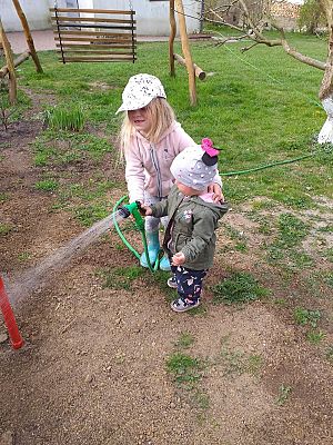  Grafika #18: Dzieci pracują w domu (cz. 3)