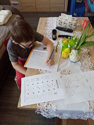  Grafika #34: Dzieci pracują w domu (cz. 3)