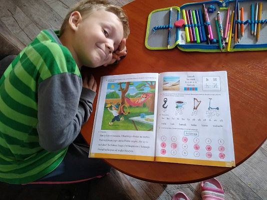  Grafika #20: Dzieci pracują w domu (cz. 3)