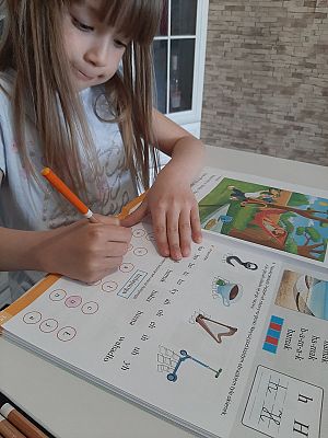  Grafika #3: Dzieci pracują w domu (cz. 3)