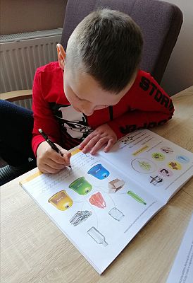  Grafika #11: Dzieci pracują w domu (cz. 3)