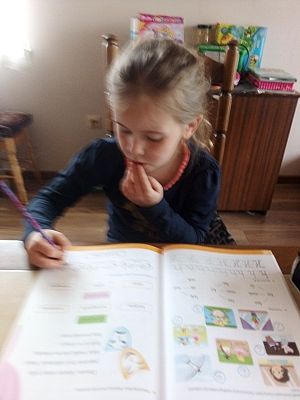  Grafika #62: Dzieci pracują w domu (cz. 3)