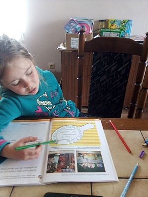  Grafika #49: Dzieci pracują w domu (cz. 3)