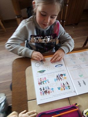  Grafika #50: Dzieci pracują w domu (cz. 3)