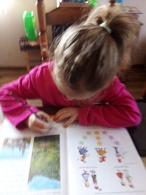  Grafika #76: Dzieci pracują w domu (cz. 3)