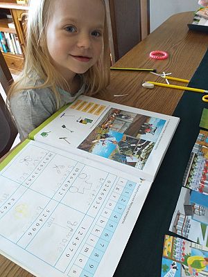  Grafika #55: Dzieci pracują w domu (cz. 2)