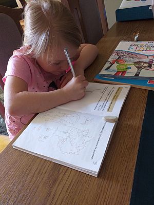  Grafika #44: Dzieci pracują w domu (cz. 2)