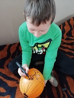  Grafika #29: Dzieci pracują w domu (cz. 2)