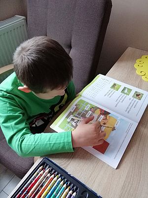  Grafika #28: Dzieci pracują w domu (cz. 2)