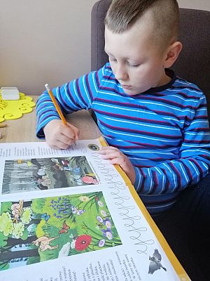  Grafika #73: Dzieci pracują w domu (cz. 2)