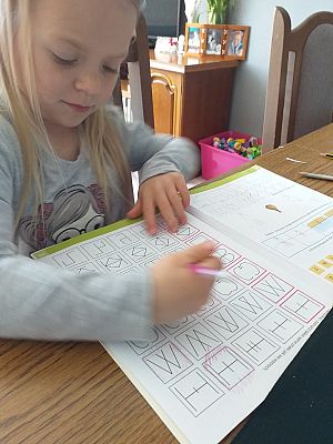  Grafika #54: Dzieci pracują w domu (cz. 2)