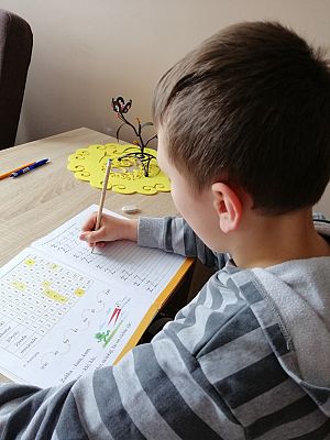  Grafika #53: Dzieci pracują w domu (cz. 2)