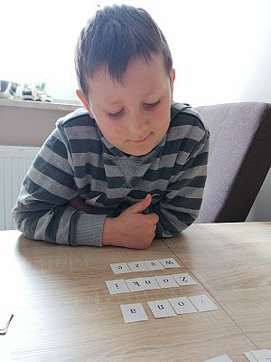  Grafika #52: Dzieci pracują w domu (cz. 2)