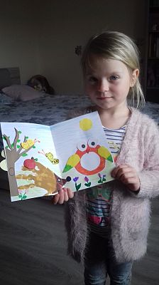  Grafika #26: Dzieci pracują w domu