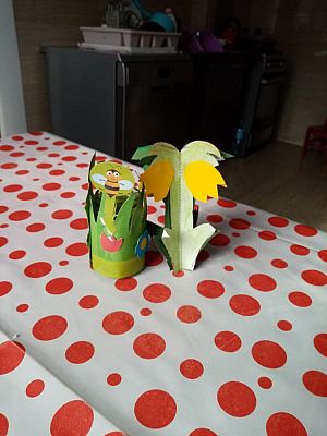  Grafika #16: Dzieci pracują w domu