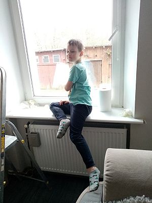  Grafika #50: Dzieci pracują w domu