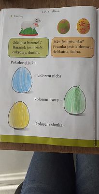  Grafika #68: Dzieci pracują w domu