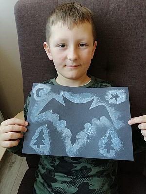  Grafika #1: Dzieci pracują w domu