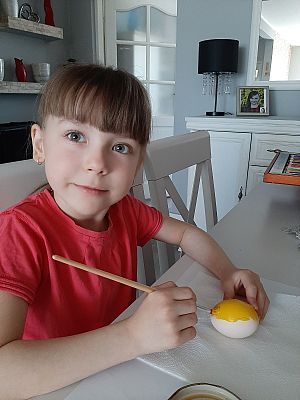  Grafika #101: Dzieci pracują w domu