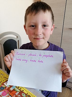  Grafika #97: Dzieci pracują w domu