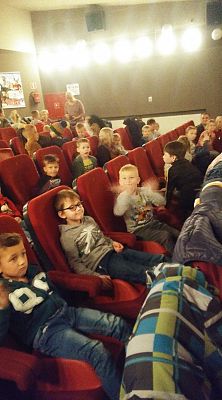  Grafika #2: Wyjazd do kina