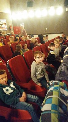  Grafika #1: Wyjazd do kina